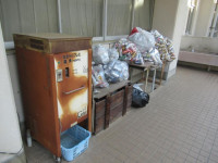 pict-環境委員空き缶つぶし (7)
